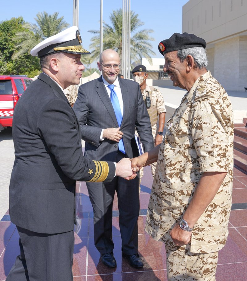 القائد العام لقوة دفاع البحرين يستقبل نائب مساعد وزير الدفاع لشؤون الشرق الأوسط بوزارة الدفاع الأمريكية
