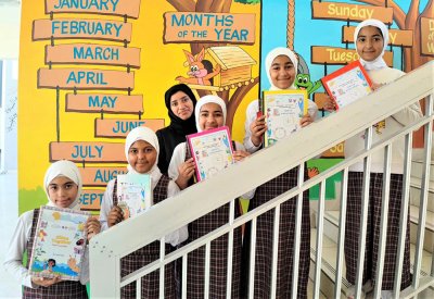 نجاح المعلمة مريم سند في تطوير اللغة الإنجليزية عبر مبادرة "لنتألق معاً"