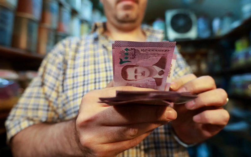 الليرة السورية ترتفع أمام الدولار الأميركي