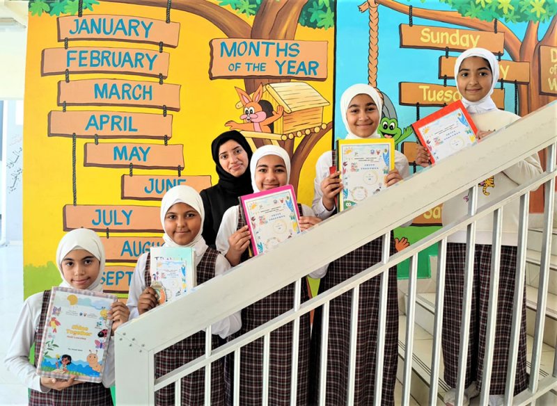 نجاح المعلمة مريم سند في تطوير اللغة الإنجليزية عبر مبادرة "لنتألق معاً"