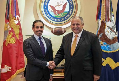 سفير مملكة البحرين لدى الولايات المتحدة الأمريكية يلتقي وزير البحرية الأمريكية