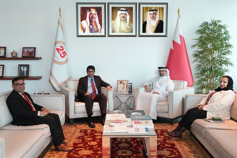 وزير "الصناعة" يبحث مع سفير الهند النتائج الإيجابية للمشاركة الرسمية بقمة الشراكة 2024