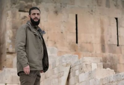 أحمد الشرع زار شقة عائلته في دمشق.. وطلب السكن فيها