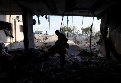 مقتل وإصابة فلسطينيين بقصف استهدف نازحين في غزة