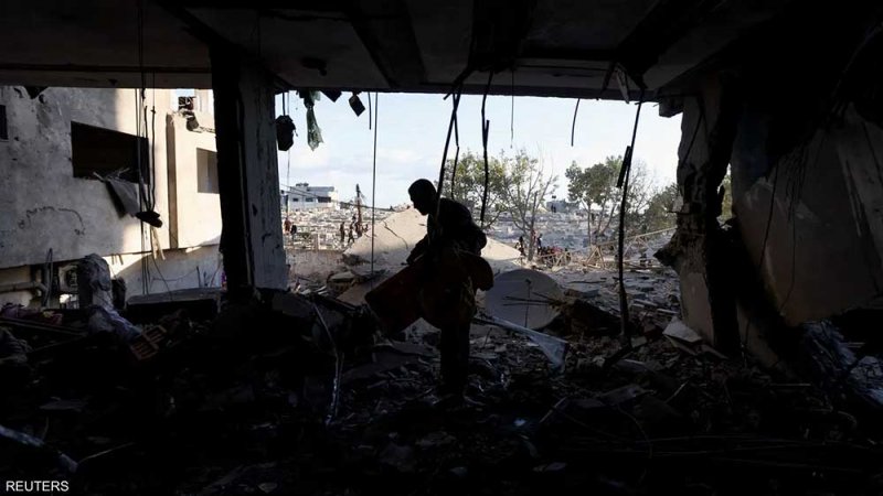 مقتل وإصابة فلسطينيين بقصف استهدف نازحين في غزة