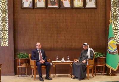 البديوي يبحث التعاون بين "مجلس التعاون" ورومانيا