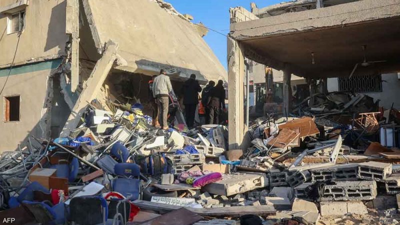 قتلى فلسطينيون بغارات جوية.. و"كارثة" بمستشفى كمال عدوان