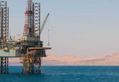 المخاوف بشأن الطلب وقوة الدولار تقود أسعار النفط للتراجع