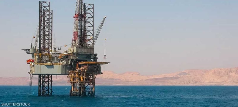 المخاوف بشأن الطلب وقوة الدولار تقود أسعار النفط للتراجع
