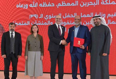 تكريم شركة إبراهيم خليل كانو في حفل وزارة العمل السنوي