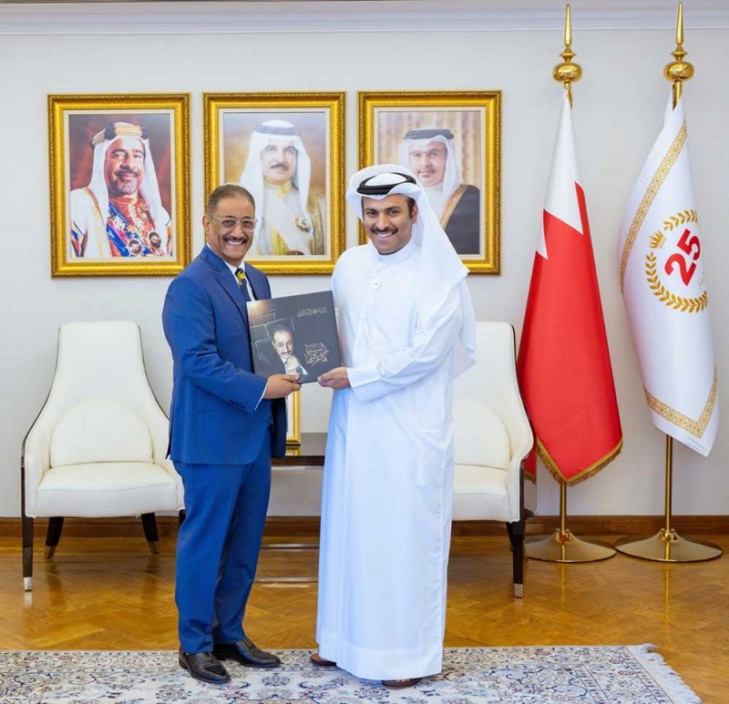 وزير الإعلام يستقبل المخرج بسام الذوادي