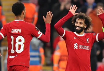 لاعب ليفربول: جعلنا صلاح "أفضل".. ووجوده "نعمة"