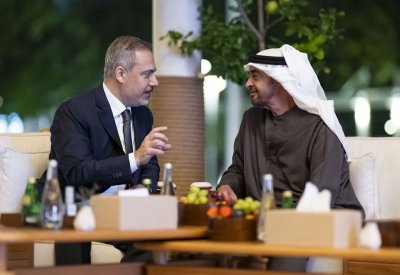 محمد بن زايد ووزير الخارجية التركي يبحثان التطورات الإقليمية