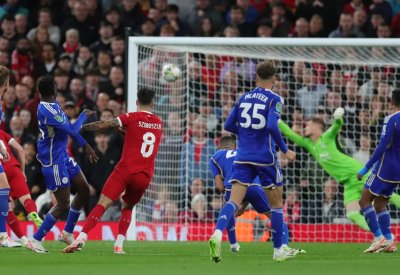 ليفربول يستضيف ليستر للابتعاد في الصدارة