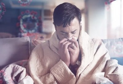 لا تنزعجن من "أنفلونزا الرجال".. الفيروس أكثر تأثيراً عليهم