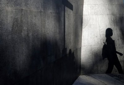 جريمة عيد الميلاد.. أم تقتل طفليها وتحاول الانتحار