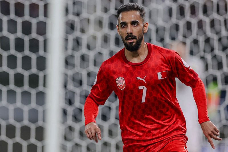 علي مدن يُتوج بجائزة أفضل لاعب في مباراة البحرين والعراق