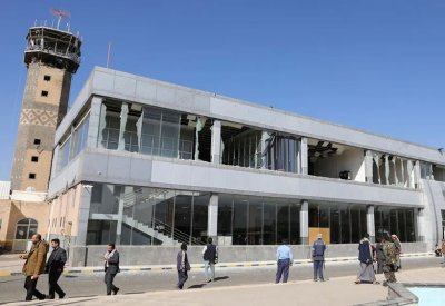 مسؤول أممي: طائرة تقل مئات اليمنيين نجت من كارثة القصف الإسرائيلي