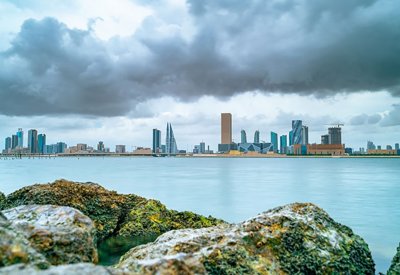 الطقس غائم جزئيًا ورطب خلال الليل