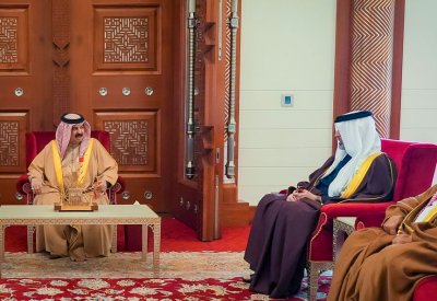 جلالة الملك المعظم يستقبل سمو رئيس المجلس الأعلى للبيئة وعدد من المسؤولين