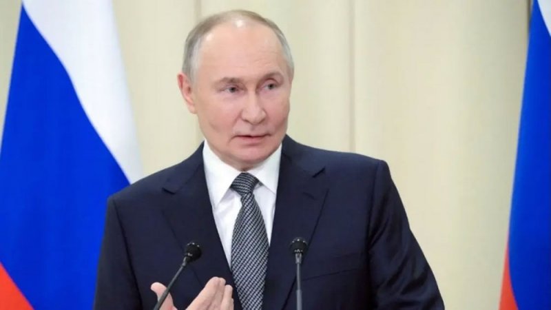 بوتين يشيد بعهده.. أثنى على العسكر متجاهلاً أوكرانيا