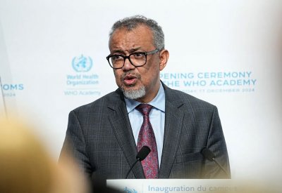 مدير منظمة الصحة يكشف حالته الصحية بعد نجاته من قصف إسرائيلي