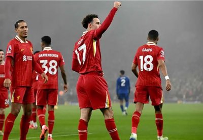 قطار ليفربول يستعد لدهس مانشستر يونايتد في طريقه نحو لقب البريميرليج