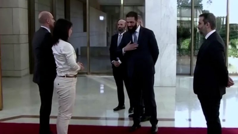 بلبلة الاستقبال.. أول تعليق من بيربوكن على مصافحة الشرع
