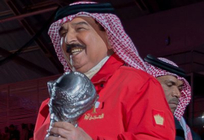 جلالة الملك المعظم يستقبل المنتخب الوطني لكرة القدم بمناسبة تتويجه بلقب بطولة كأس الخليج العربي الـ26