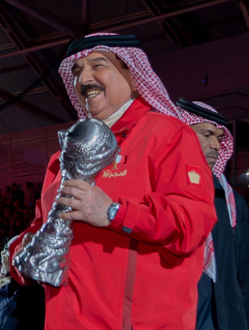 جلالة الملك المعظم يستقبل المنتخب الوطني لكرة القدم بمناسبة تتويجه بلقب بطولة كأس الخليج العربي الـ26