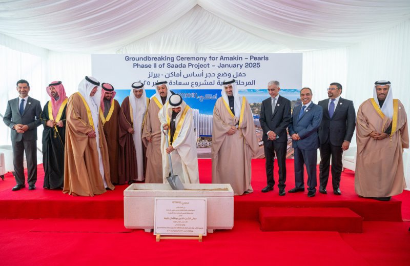 الشيخ خالد بن عبد الله يضع حجر أساس مبنى متعدد الطوابق يوفر أكثر من 400 موقف لسيارات مرتادي شارع الشيخ حمد بالمحرق
