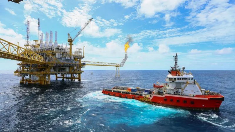 النفط يرتفع بدعم من انخفاض إمدادات "أوبك" وبيانات الوظائف الأميركية