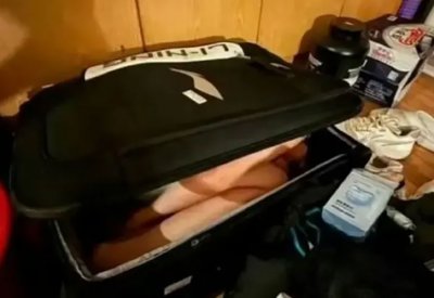 إيقاف لاعب صيني بعد تهريب صديقته داخل حقيبة سفر