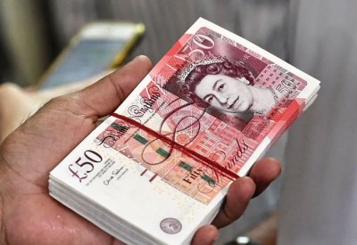 الإسترليني عند أدنى مستوى في 14 شهرا مع زيادة عوائد السندات