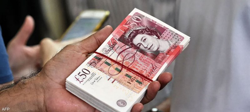 الإسترليني عند أدنى مستوى في 14 شهرا مع زيادة عوائد السندات