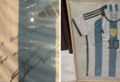 إهداء من ميسي إلى حافظ الأسد.. صورة تثير الغضب في سوريا