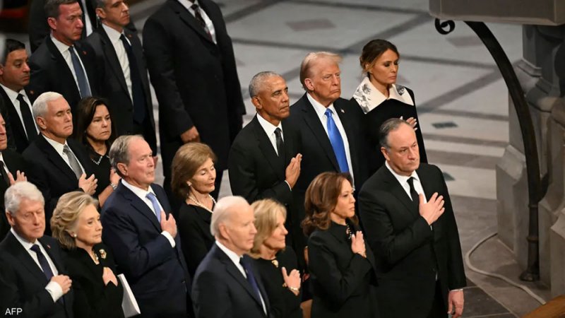 بالصورة: هاريس "تحذف" ترامب من جنازة كارتر