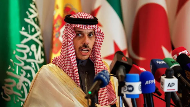 وزير الخارجية السعودي: استمرار العقوبات يعرقل طموحات السوريين