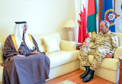 القائد العام لقوة دفاع البحرين يستقبل وزير المواصلات والاتصالات