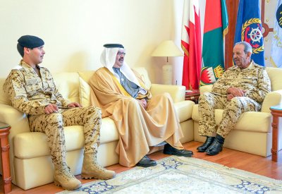 القائد العام لقوة دفاع البحرين يستقبل رئيس ديوان سمو ولي العهد