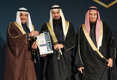 الهاجري يتسلم جائزة السنابل للمسؤولية المجتمعية في مجال رعاية الأيتام بدول مجلس التعاون 2024