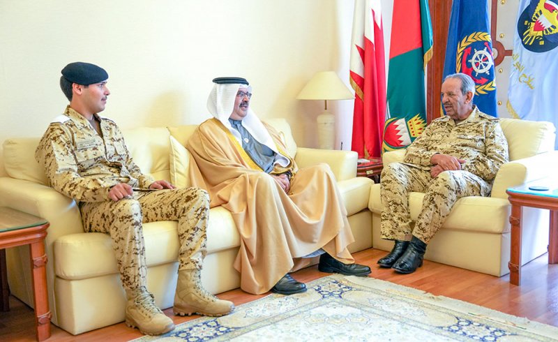 القائد العام لقوة دفاع البحرين يستقبل رئيس ديوان سمو ولي العهد
