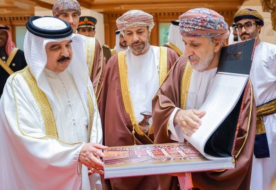 جلالة الملك المعظم يقوم بزيارة إلى دار الأوبرا السلطانية العمانية