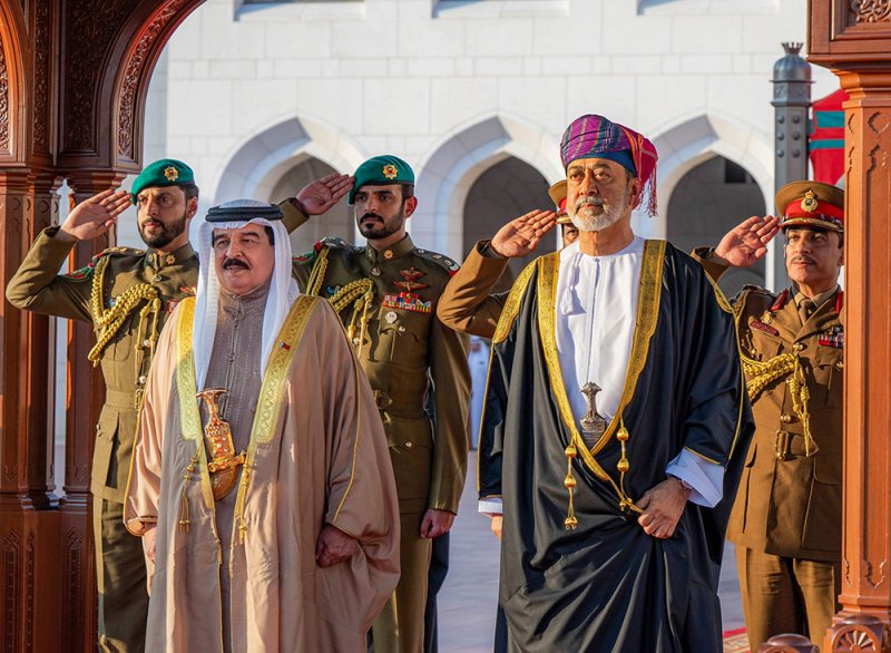 جلالة الملك المعظم يعقد جلسة مباحثات رسمية مع أخيه جلالة سلطان سلطنة عمان الشقيقة