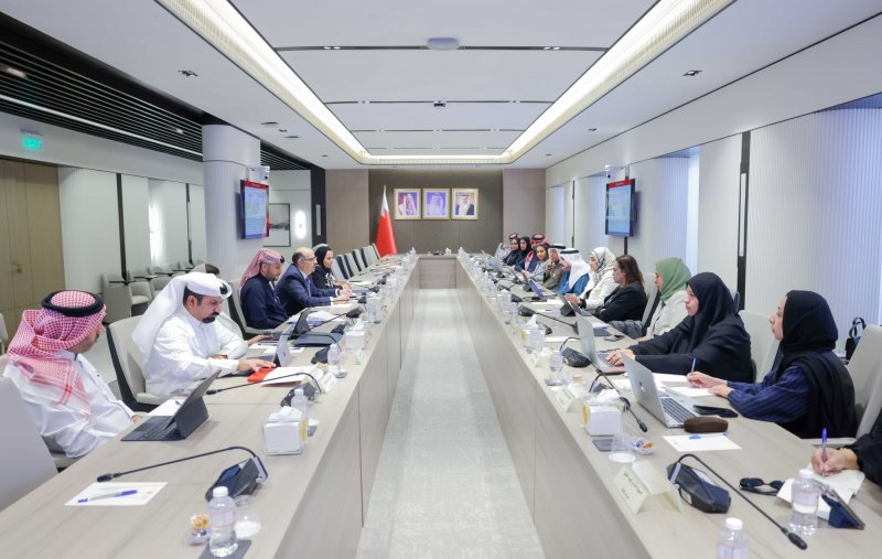 "خدمات الشورى" تناقش مرسومًا يهدف لدعم استقرار سوق العمل... ومشروع قانون يُعزز جهود مملكة البحرين في مكافحة التدخين والتبغ