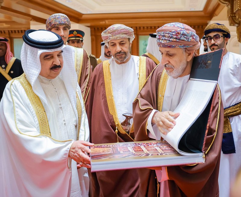 جلالة الملك المعظم يقوم بزيارة إلى دار الأوبرا السلطانية العمانية