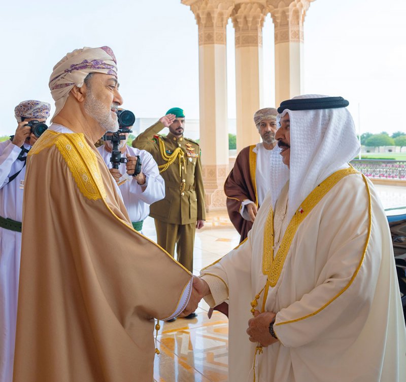 تكريمًا لجلالة الملك المعظم.. جلالة سلطان عمان يقيم مأدبة غداء بمناسبة زيارة الدولة التي يقوم بها جلالته للسلطنة الشقيقة