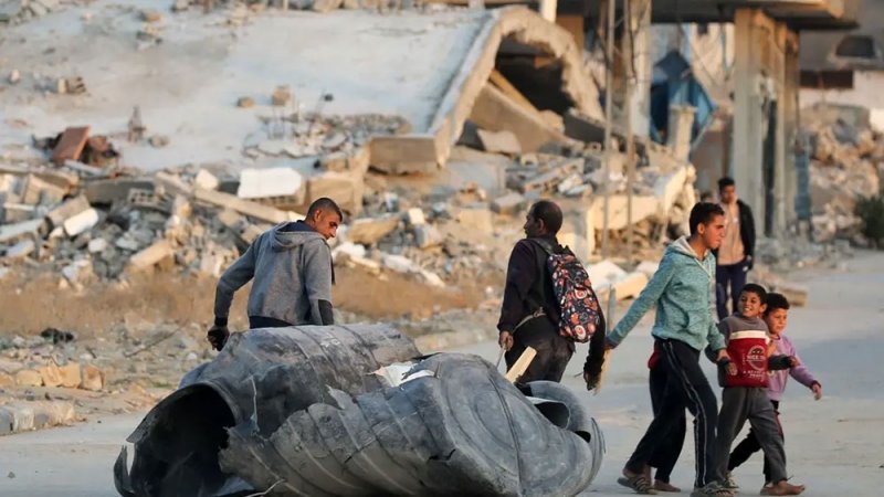 إسرائيل تستبق هدنة غزة.. وزوارقها تمطر القطاع بالقذائف