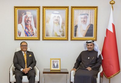 وزير الإعلام يستقبل سفير ماليزيا الصديقة لدى مملكة البحرين