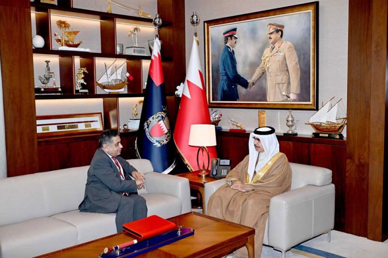 معالي وزير الداخلية يشيد بالعلاقات التاريخية والشراكة الوثيقة بين مملكة البحرين والمملكة المتحدة